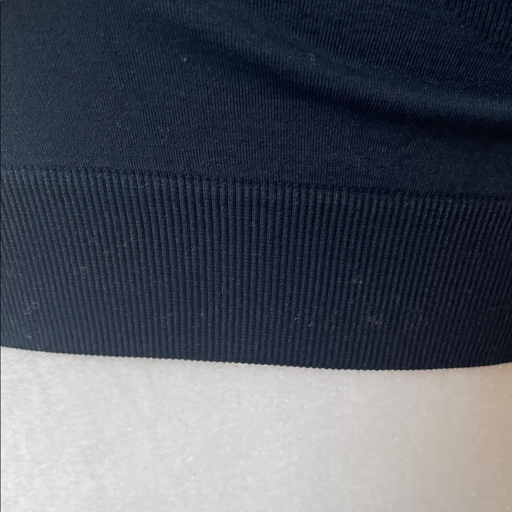 Gymshark Navy Women's Crop Top - Picture 3 of 4